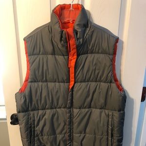 Reversible vest.